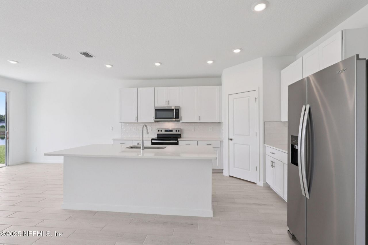 7454 Everett Forest Drive, Jacksonville, FL 32219 Main Photo