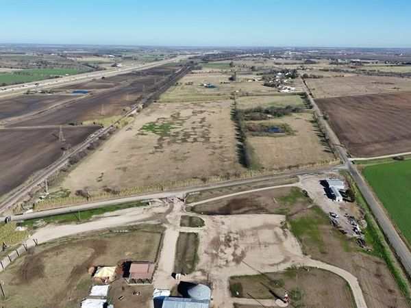 0000 Wiggins Road, West, TX 76691