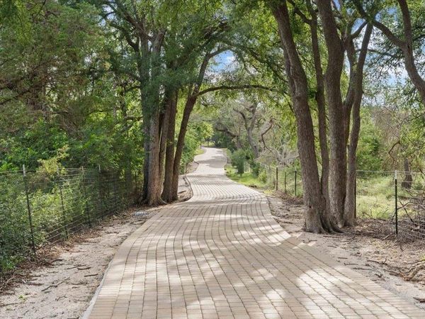 1525 Springlake DR, Dripping Springs, TX 78620