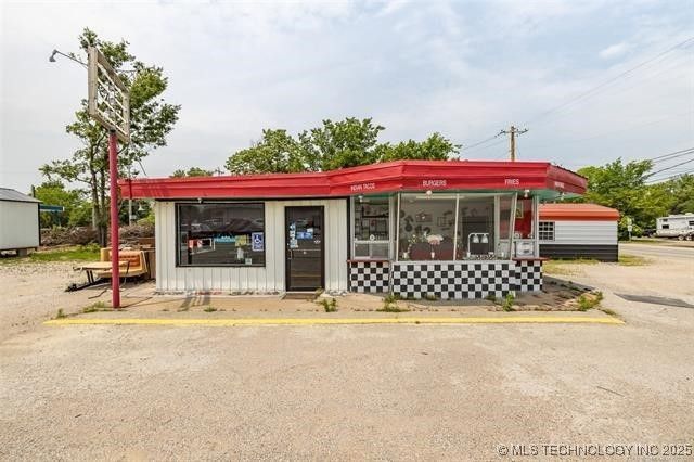 123 N Ash Street N, Nowata, OK 74048 Main Photo