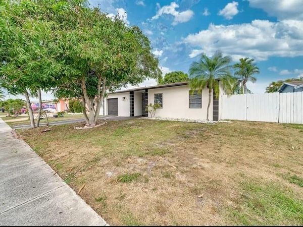 8231 SW 9th St, North Lauderdale, FL 33068