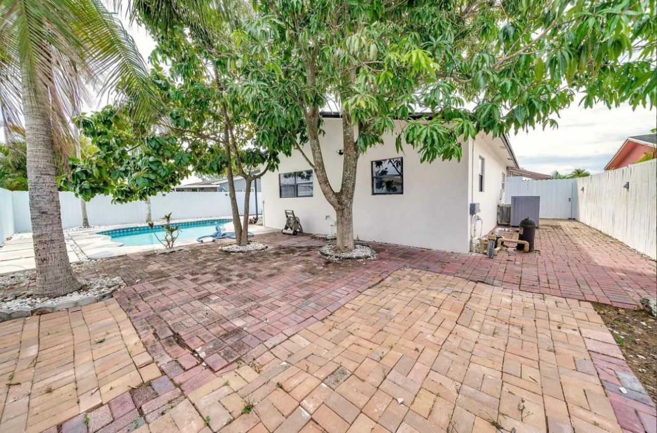 8231 SW 9th Street, North Lauderdale, FL 33068 Photo