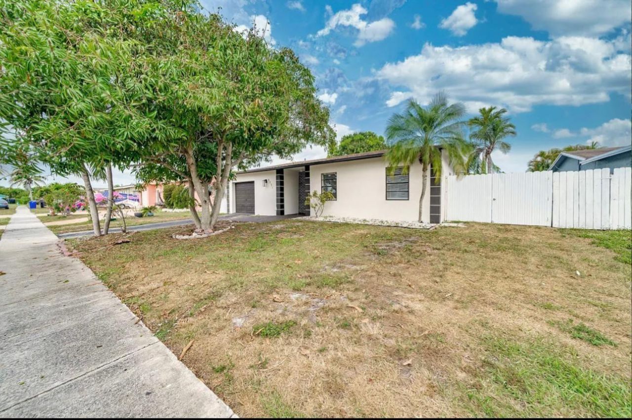 8231 SW 9th Street, North Lauderdale, FL 33068 Photo