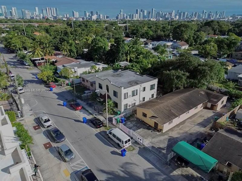 1376 NW 35th St, Miami, FL 33142 Photo