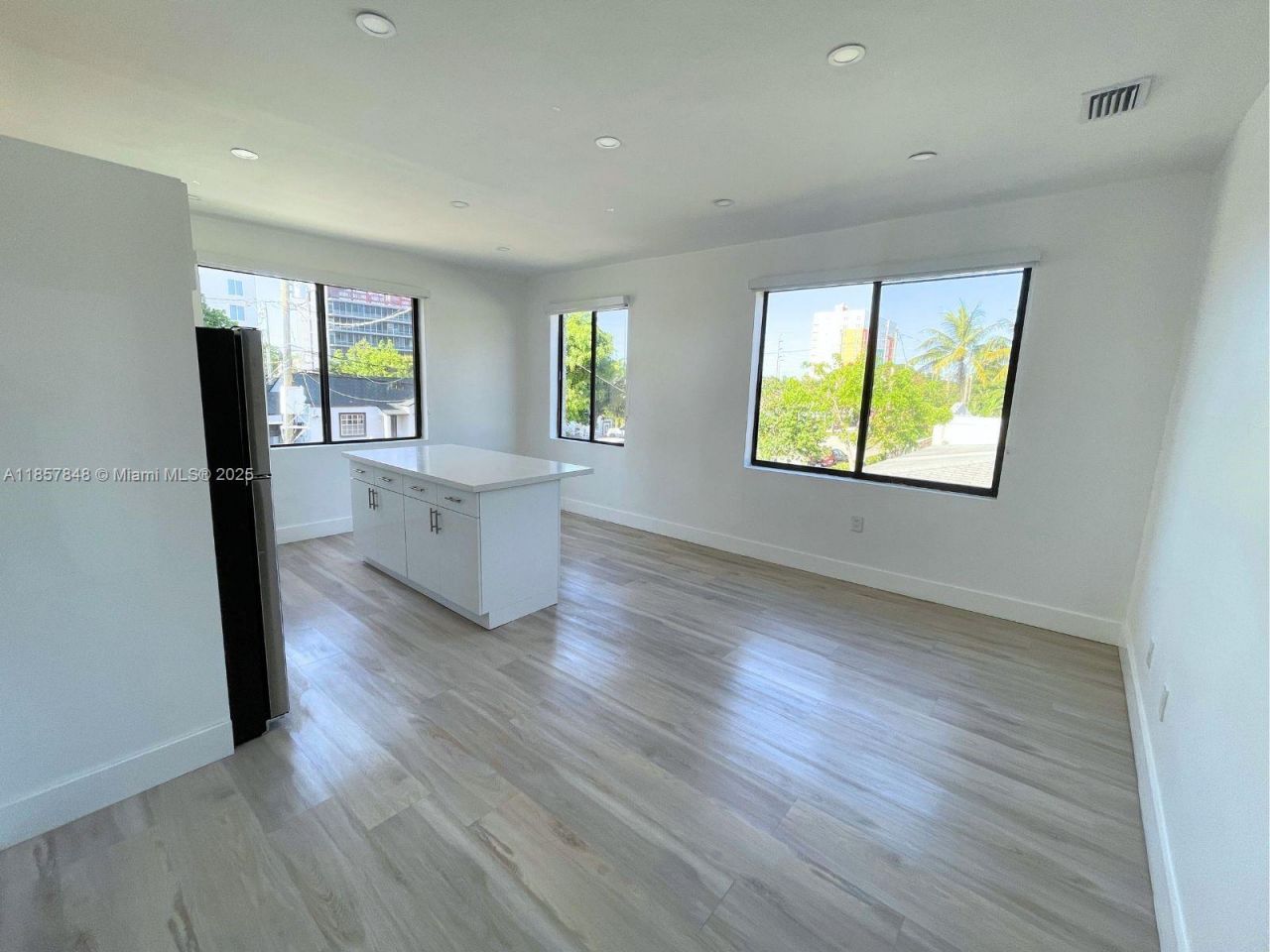 1376 NW 35th St, Miami, FL 33142 Photo