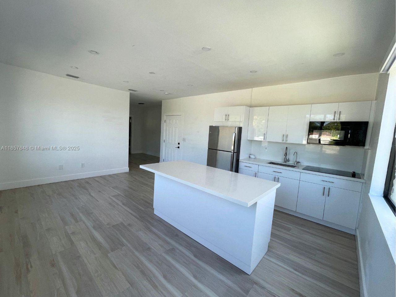 1376 NW 35th St, Miami, FL 33142 Photo