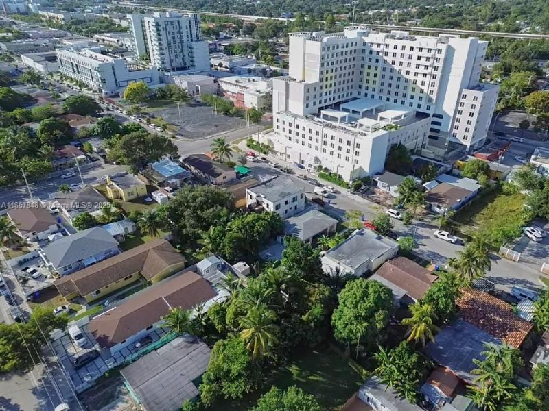 1376 NW 35th St, Miami, FL 33142 Photo