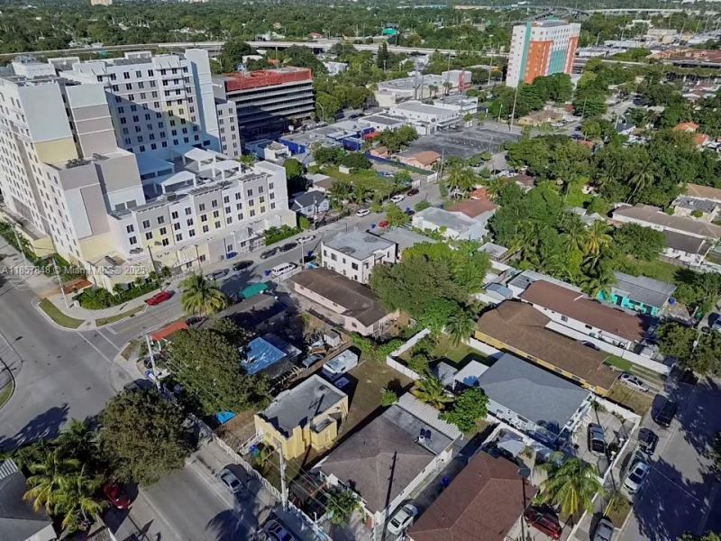 1376 NW 35th St, Miami, FL 33142 Photo