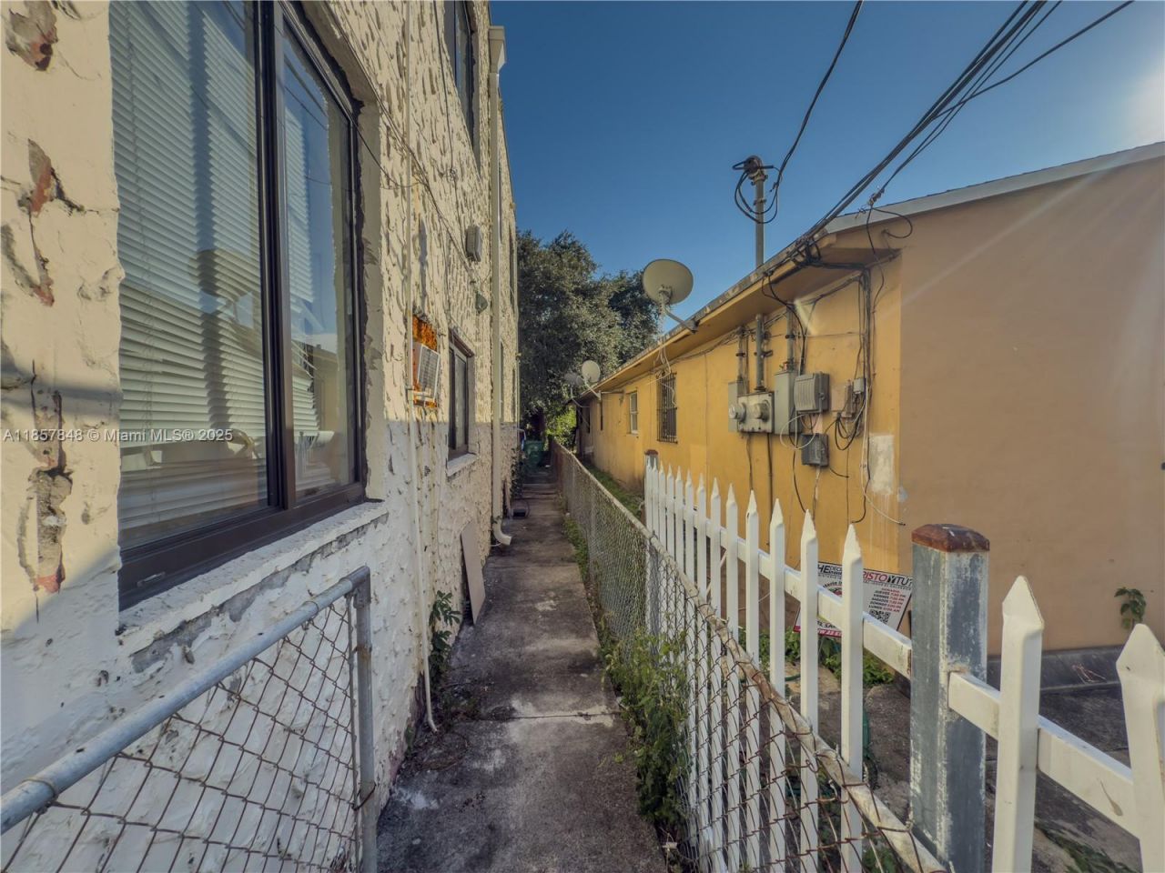 1376 NW 35th St, Miami, FL 33142 Photo