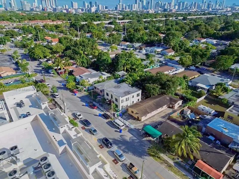 1376 NW 35th St, Miami, FL 33142 Photo