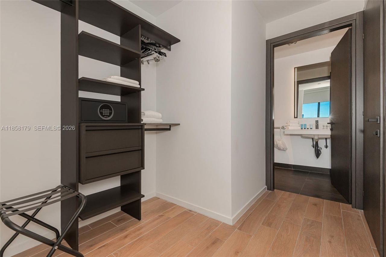 398 NE 5th St, Unit 4417, Miami, FL 33132 Photo