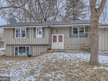 185 Craigbrook Way NE, Fridley, MN 55432