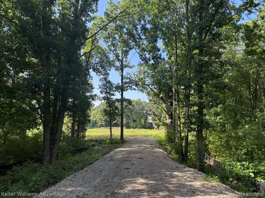 10493 Spring Grove, Brighton, MI 48114