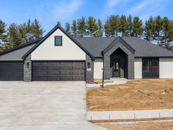 366 Keltic Pines Boulevard, Huntertown, IN 46748