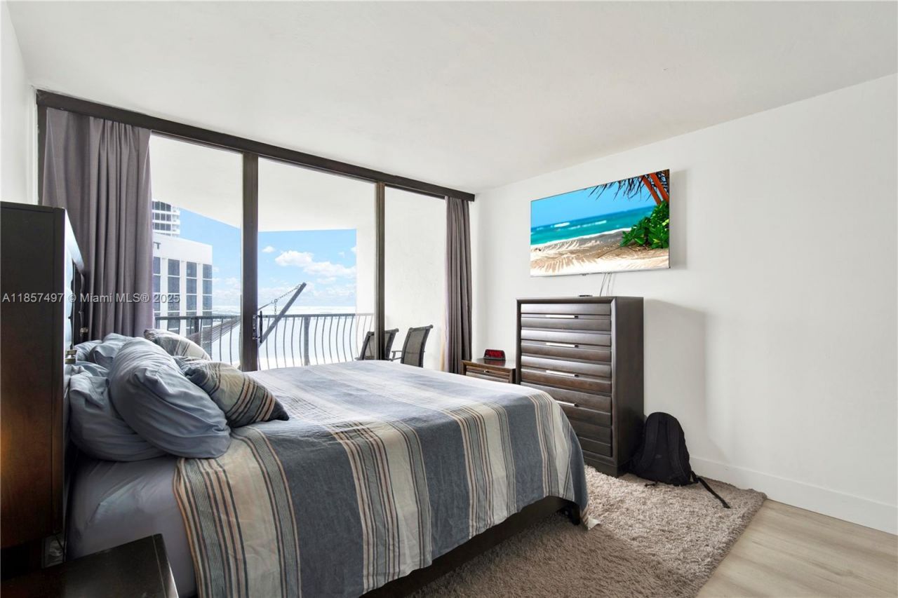 555 NE 15th St, Unit 31E, Miami, FL 33132 Photo