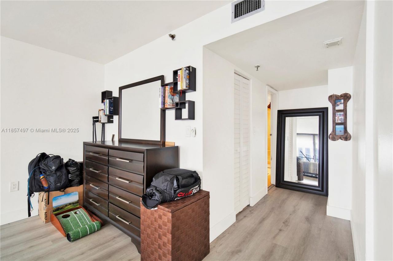 555 NE 15th St, Unit 31E, Miami, FL 33132 Photo