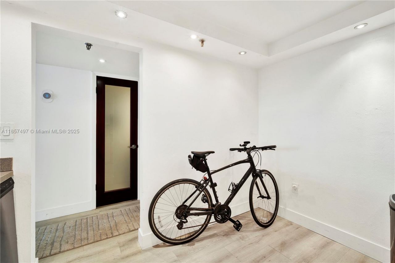 555 NE 15th St, Unit 31E, Miami, FL 33132 Photo