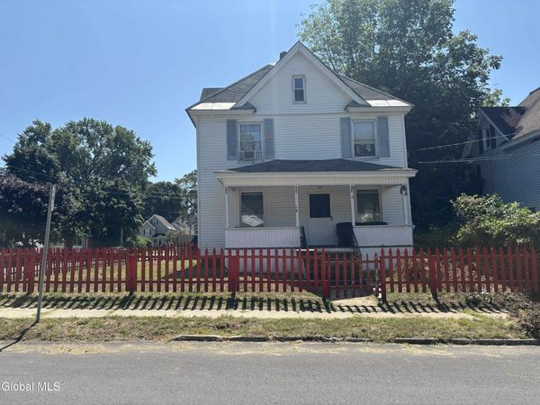 10 Dean Street, Gloversville, NY 12078