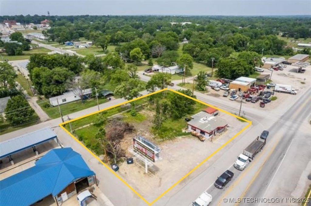 123 N Locust Street, Nowata, OK 74048 Main Photo
