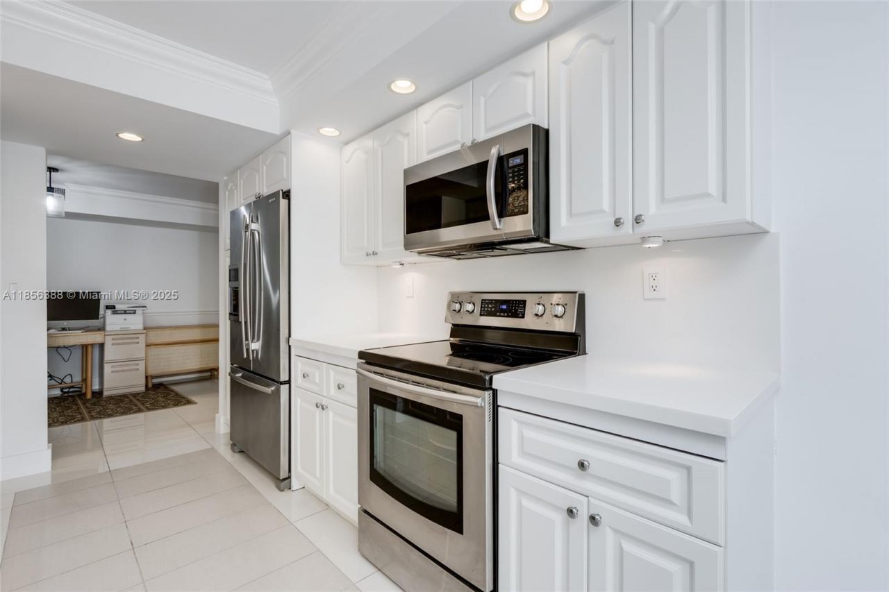 2000 Towerside Ter, Unit 406, Miami, FL 33138 Photo