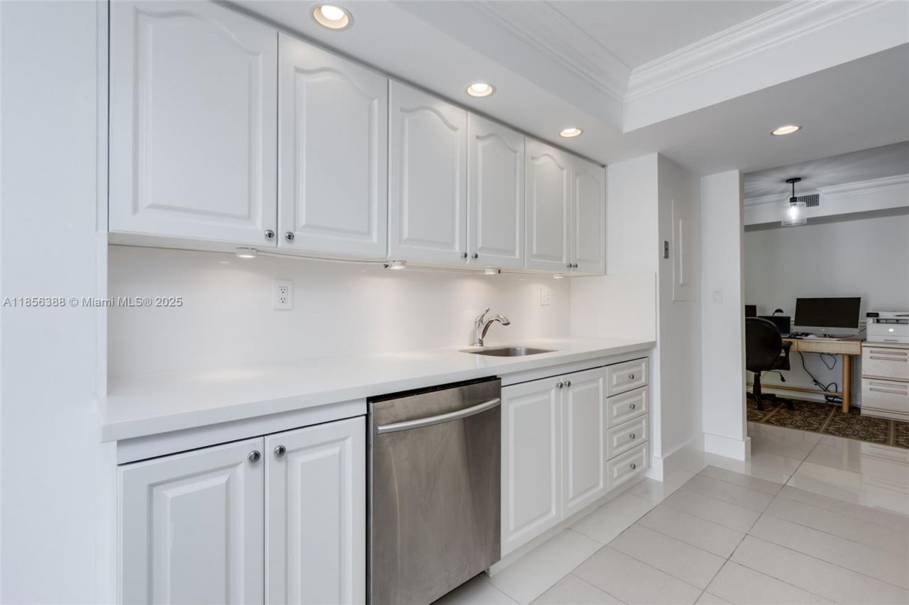 2000 Towerside Ter, Unit 406, Miami, FL 33138 Photo