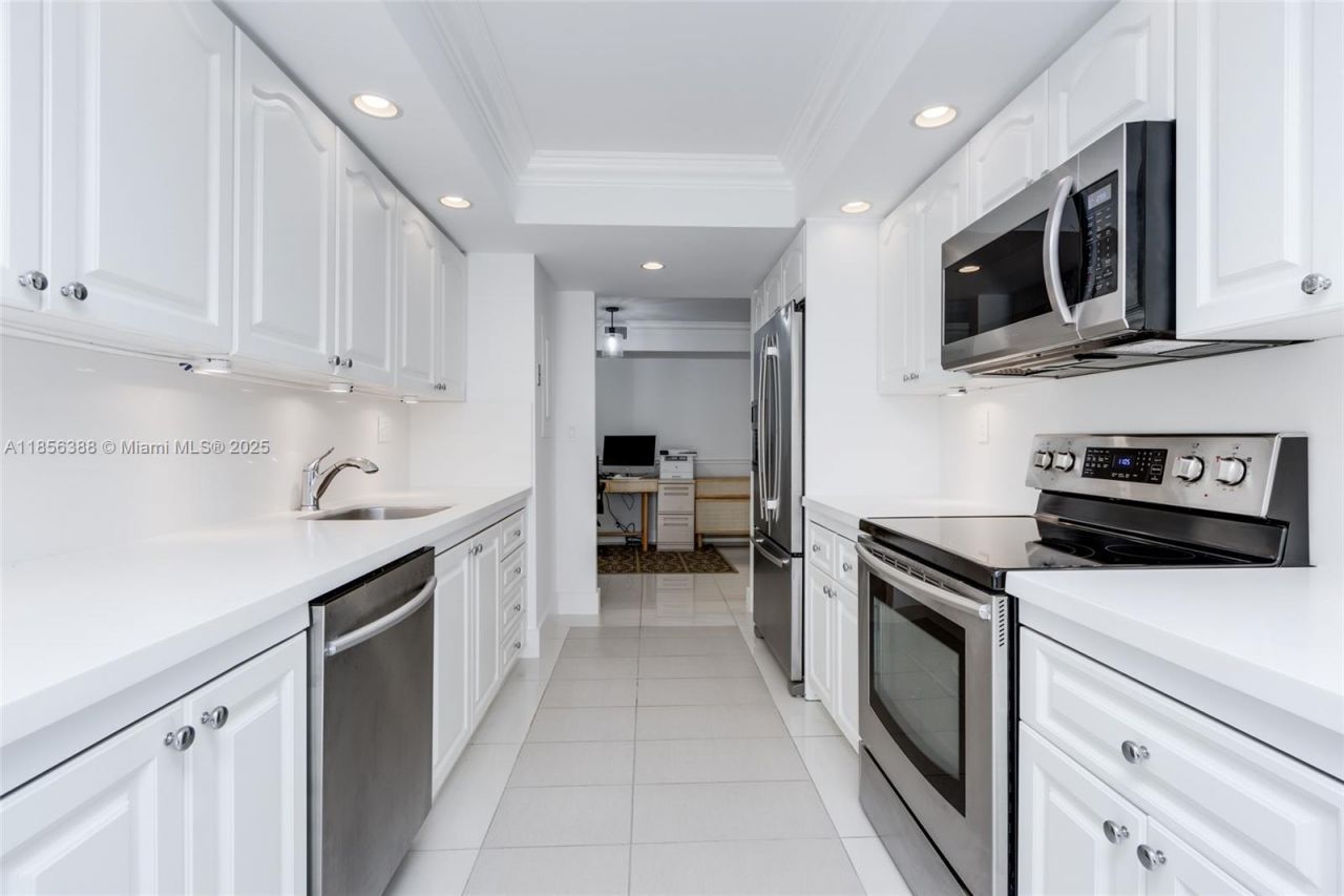 2000 Towerside Ter, Unit 406, Miami, FL 33138 Photo