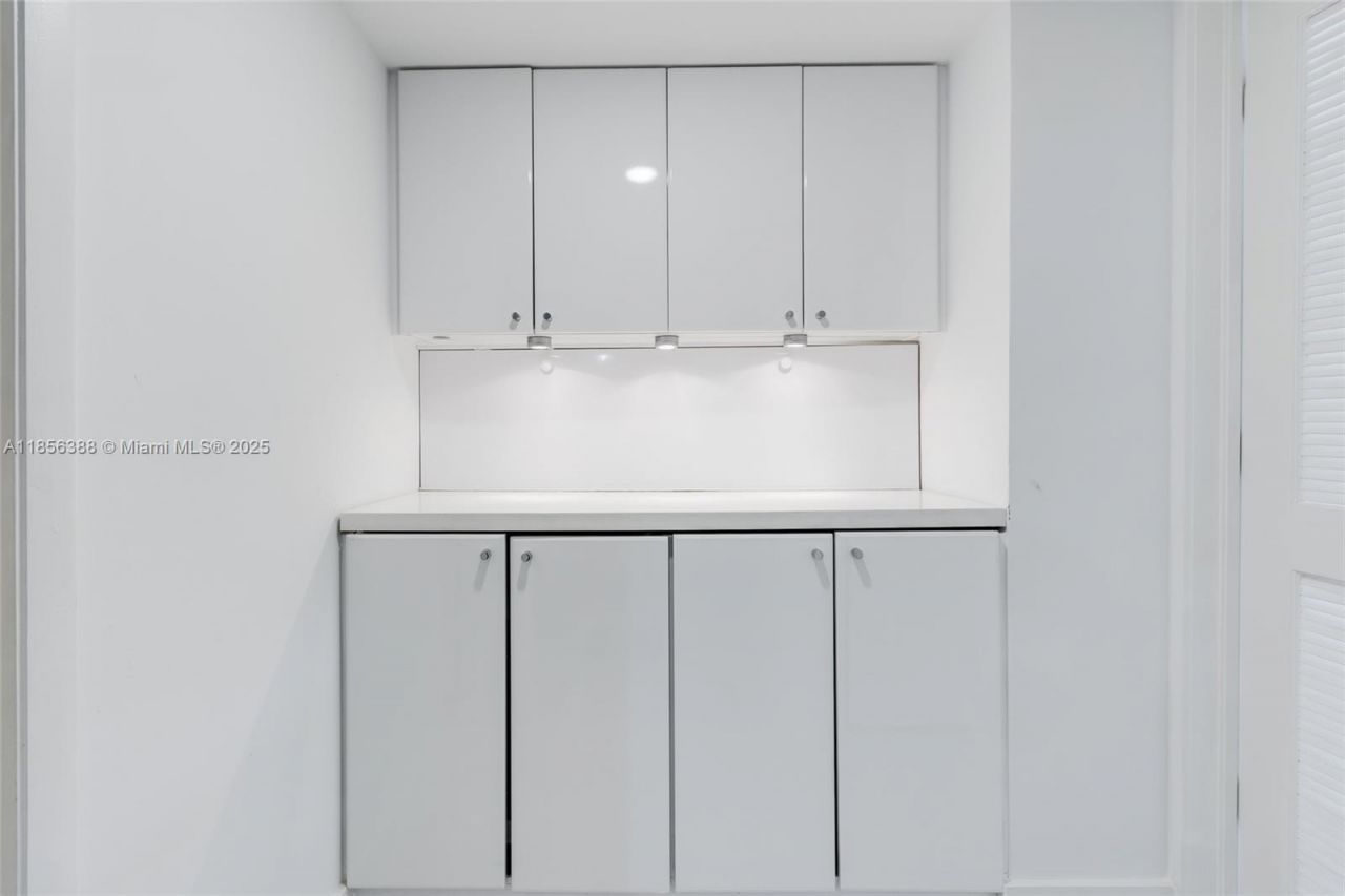 2000 Towerside Ter, Unit 406, Miami, FL 33138 Photo