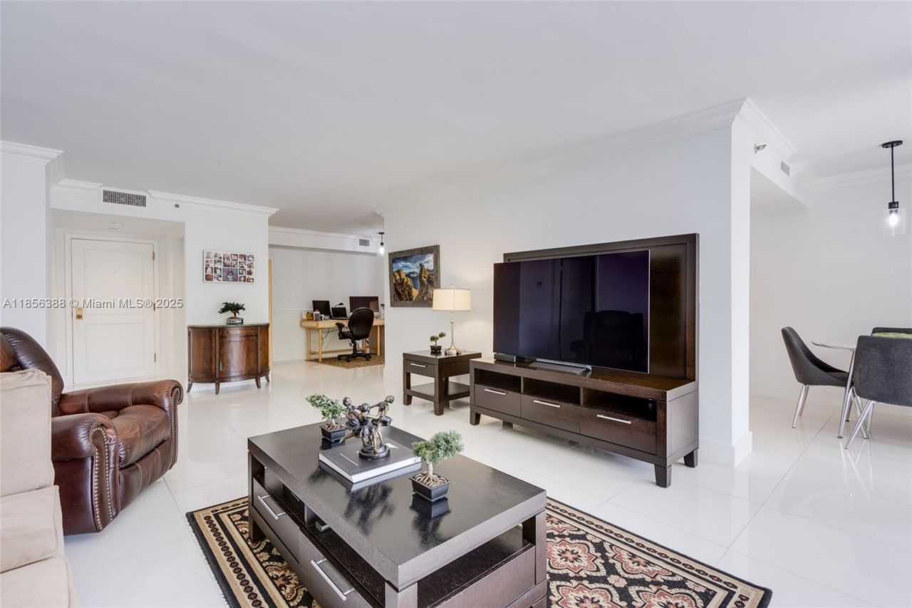 2000 Towerside Ter, Unit 406, Miami, FL 33138 Photo