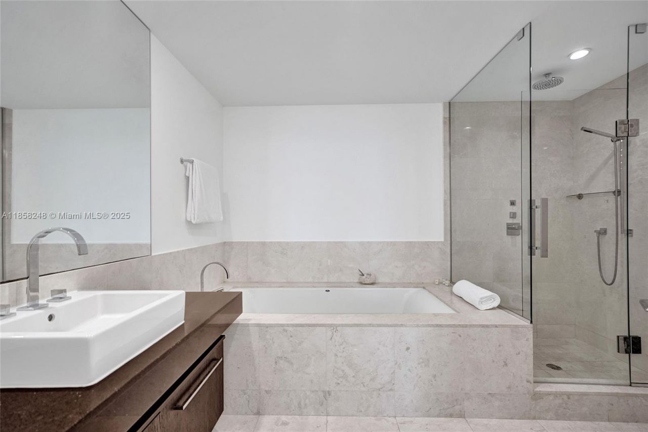 17121 Collins Ave, Unit 2003, Sunny Isles Beach, FL 33160 Photo