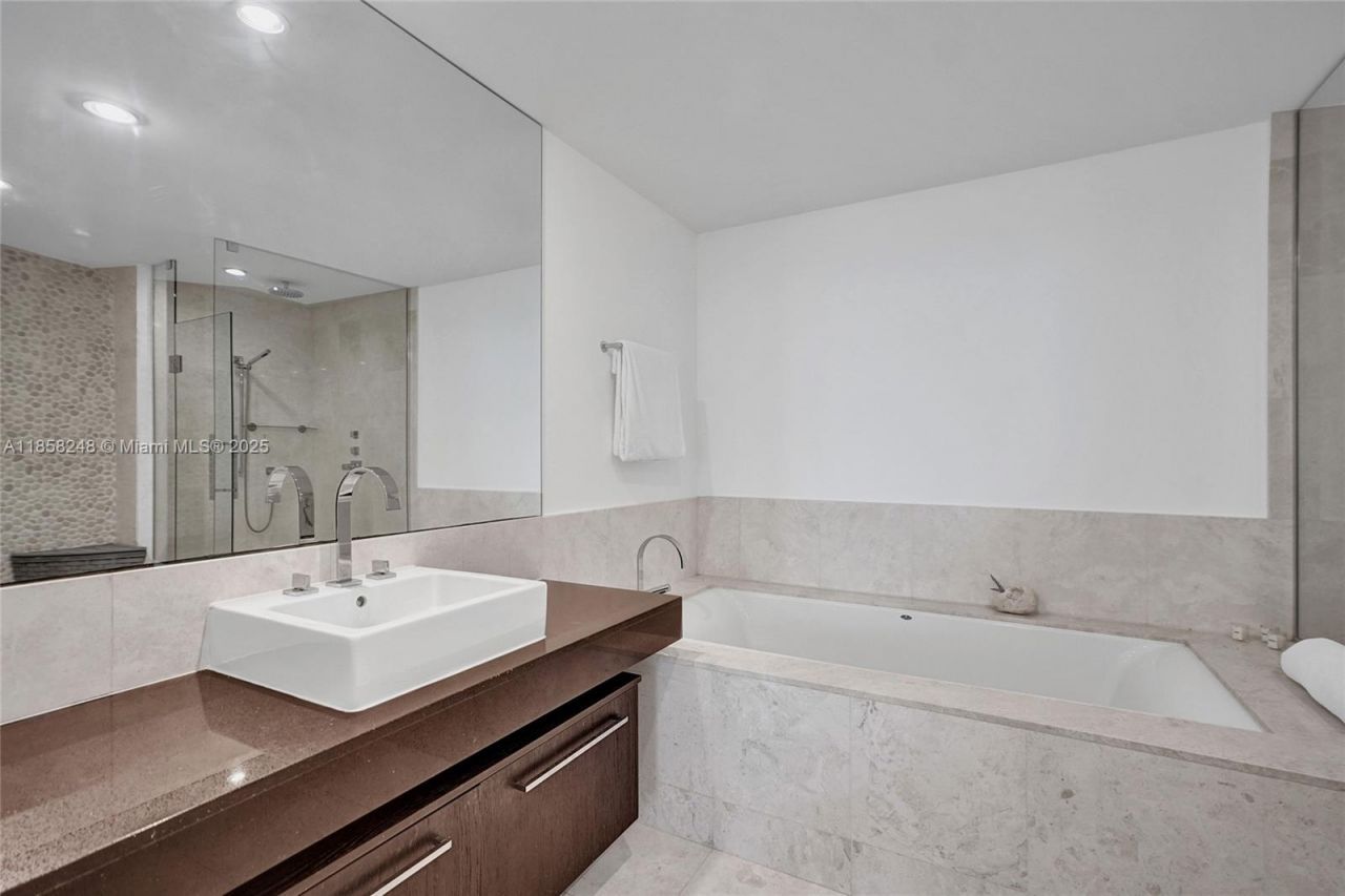 17121 Collins Ave, Unit 2003, Sunny Isles Beach, FL 33160 Photo