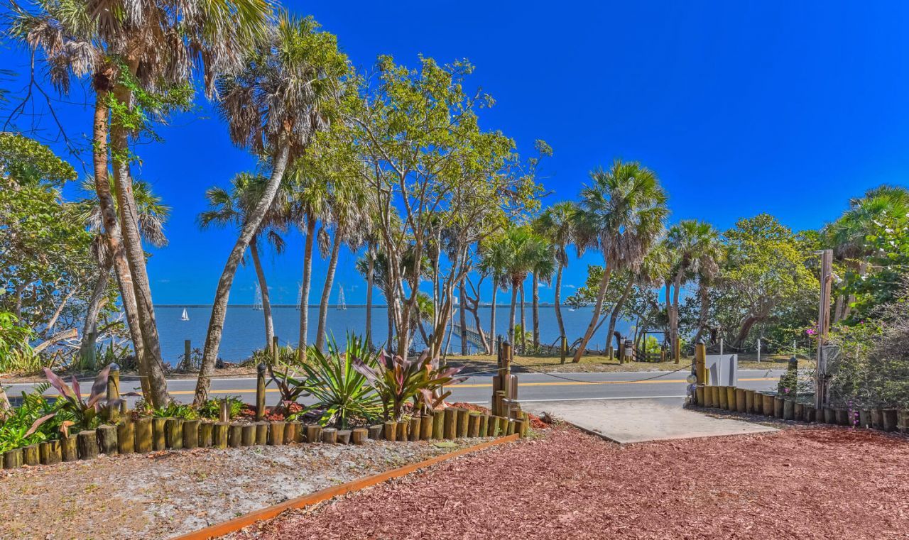 8073 S Indian River Drive, Fort Pierce, FL 34982 Photo