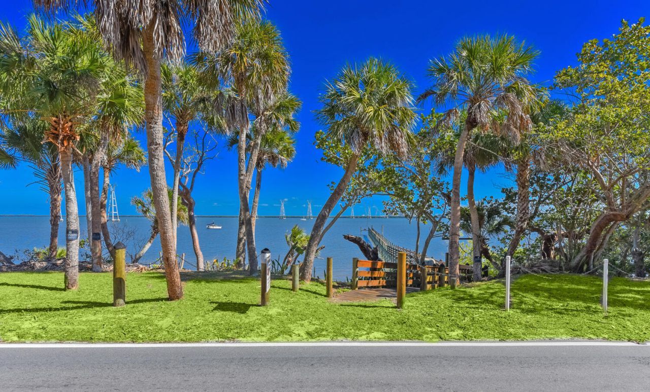 8073 S Indian River Drive, Fort Pierce, FL 34982 Photo