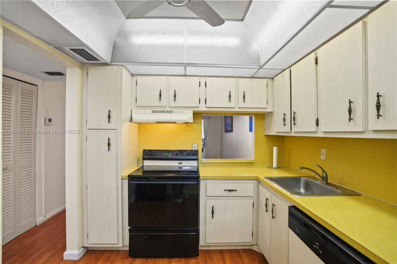 3170 Holiday Springs Blvd, Unit 203, Margate, FL 33063 Photo