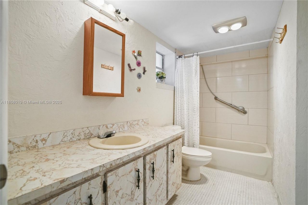 3170 Holiday Springs Blvd, Unit 203, Margate, FL 33063 Photo