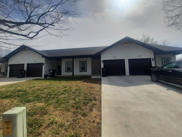 304-310 W Grant Street , Buffalo, MO 65622