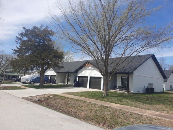 305-311 W Madison , Buffalo, MO 65622