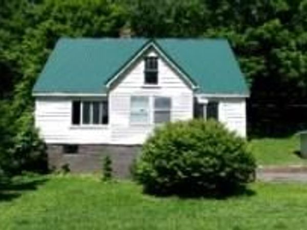 1940 Coal River Road, GLEN DANIEL, WV 25844