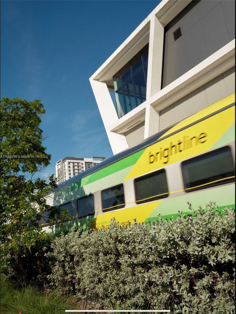 505 NE 2nd Street, Unit 14C, Fort Lauderdale, FL 33301 Photo