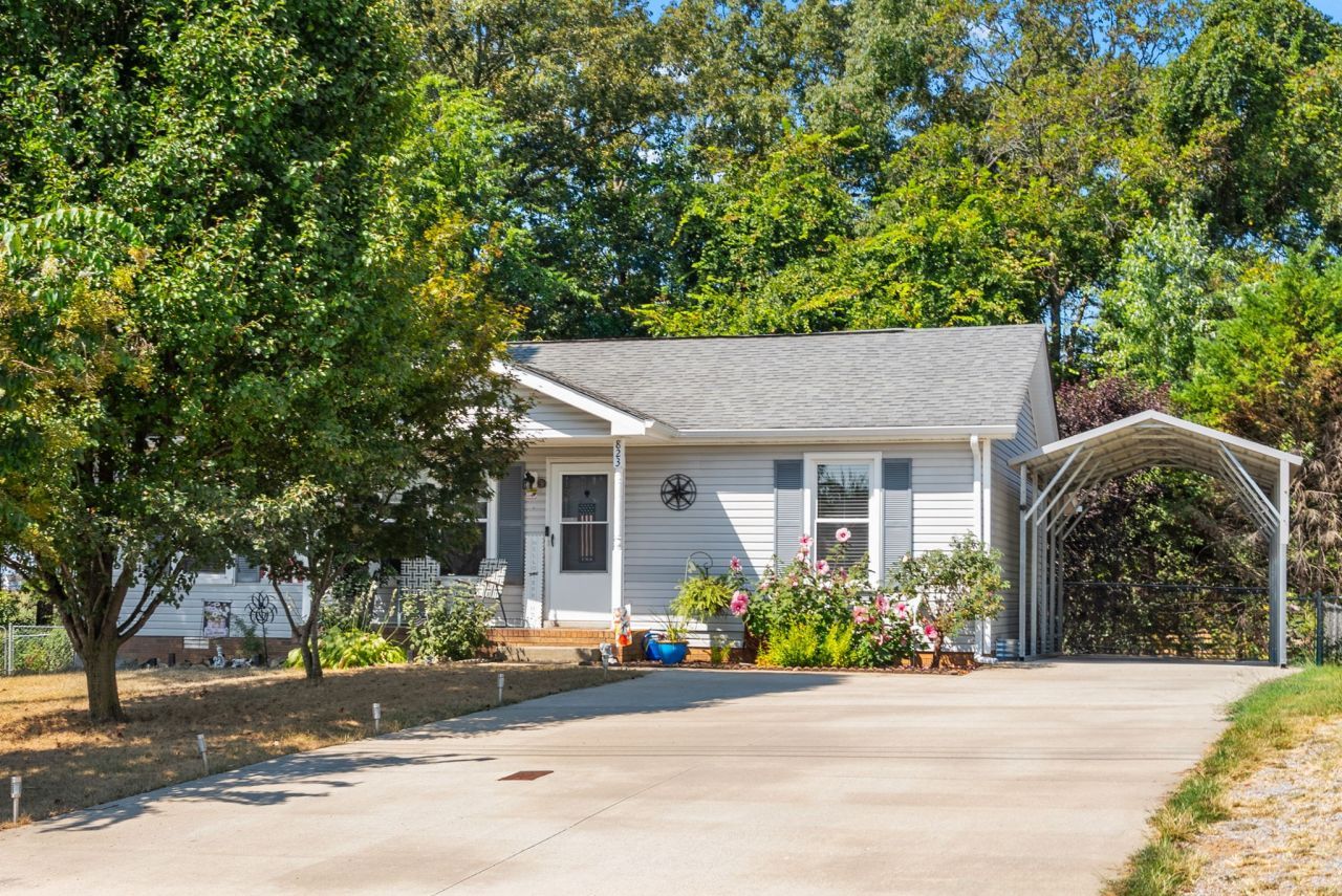 823 Princeton Cir, Clarksville, TN 37042 Main Photo