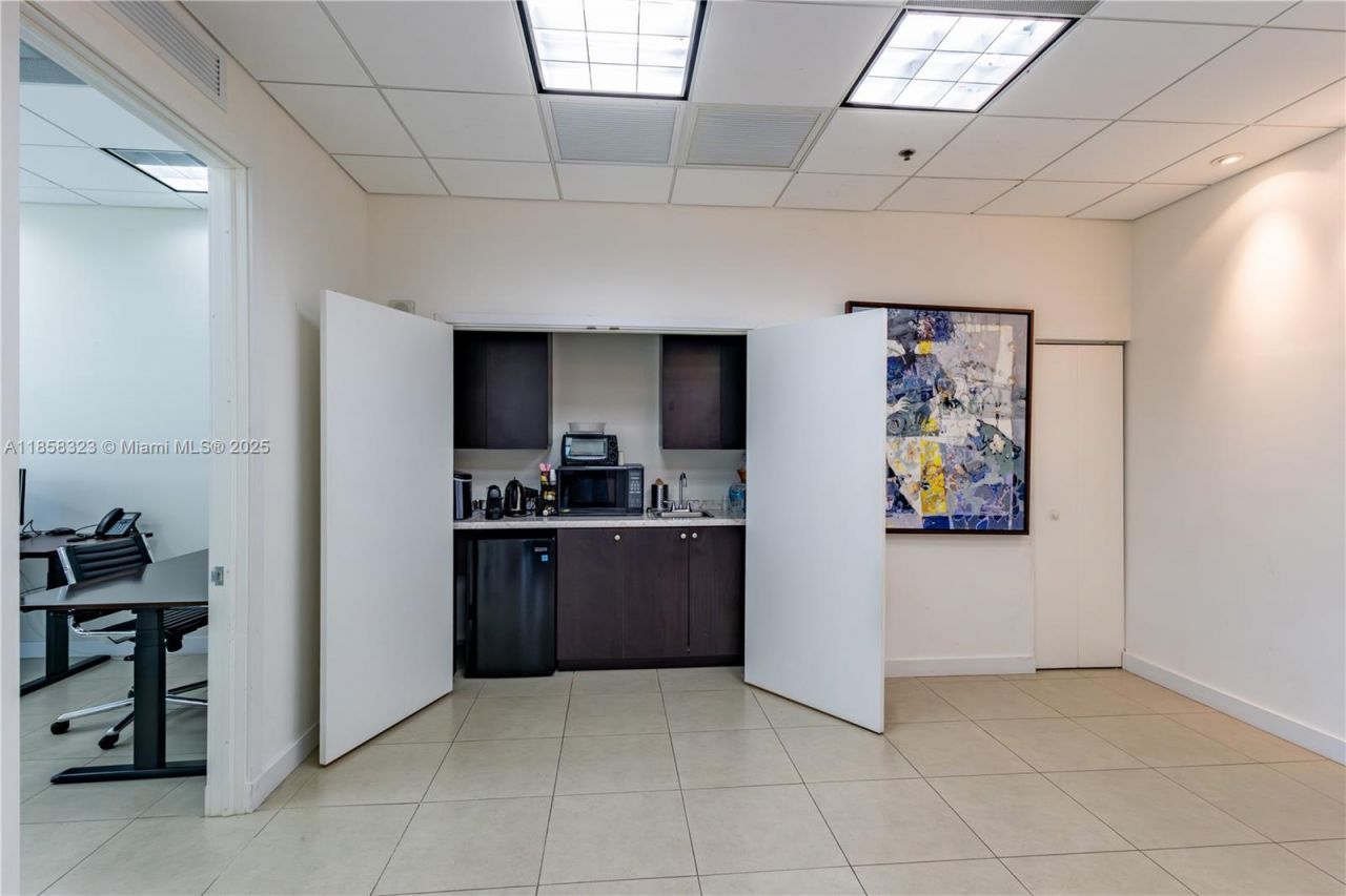 20900 NE 30th Ave, Unit 401, Aventura, FL 33180 Photo