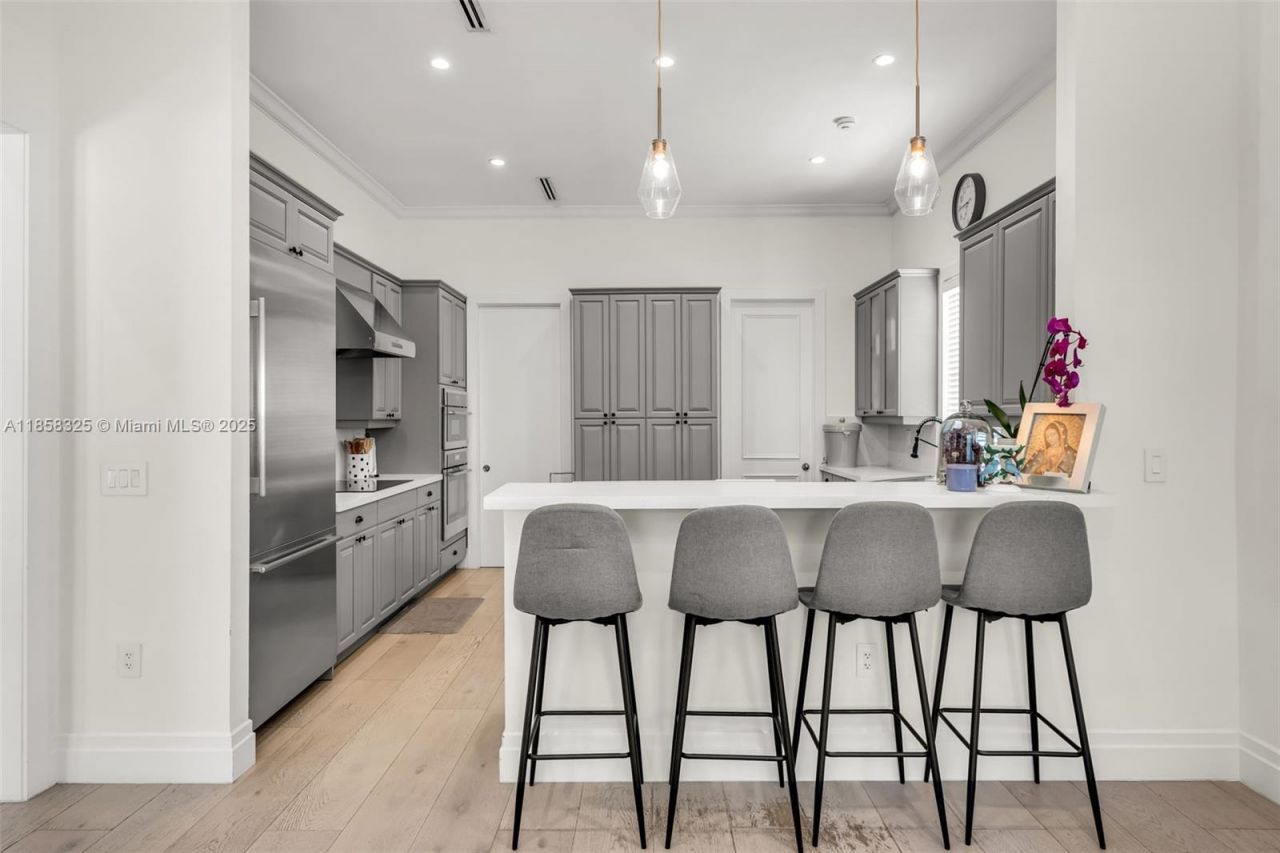 285 W Enid Dr, Key Biscayne, FL 33149 Photo