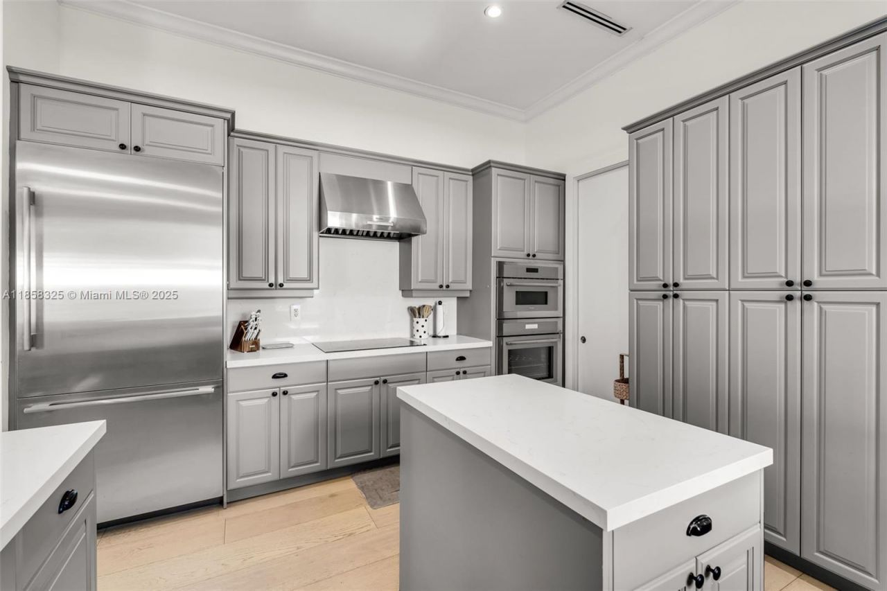 285 W Enid Dr, Key Biscayne, FL 33149 Photo