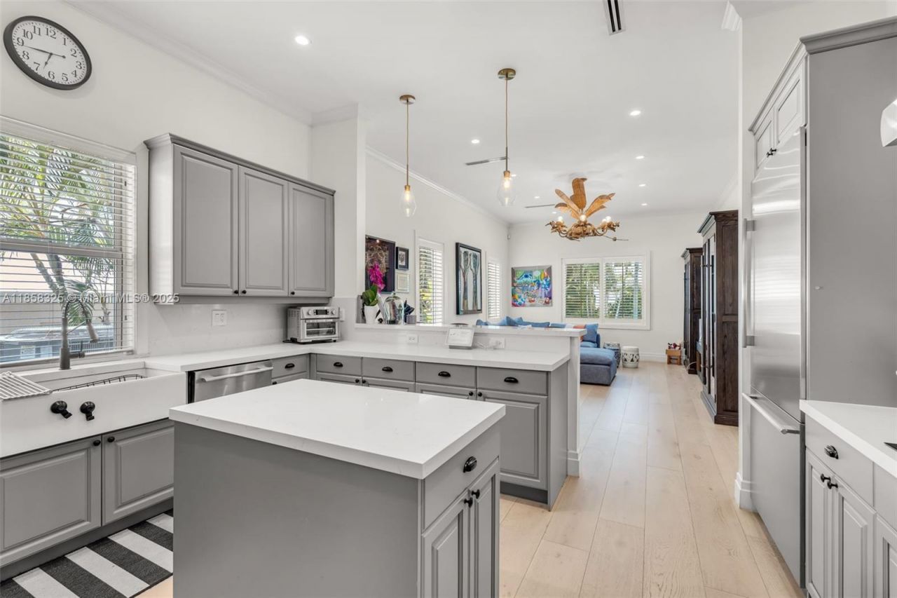 285 W Enid Dr, Key Biscayne, FL 33149 Photo