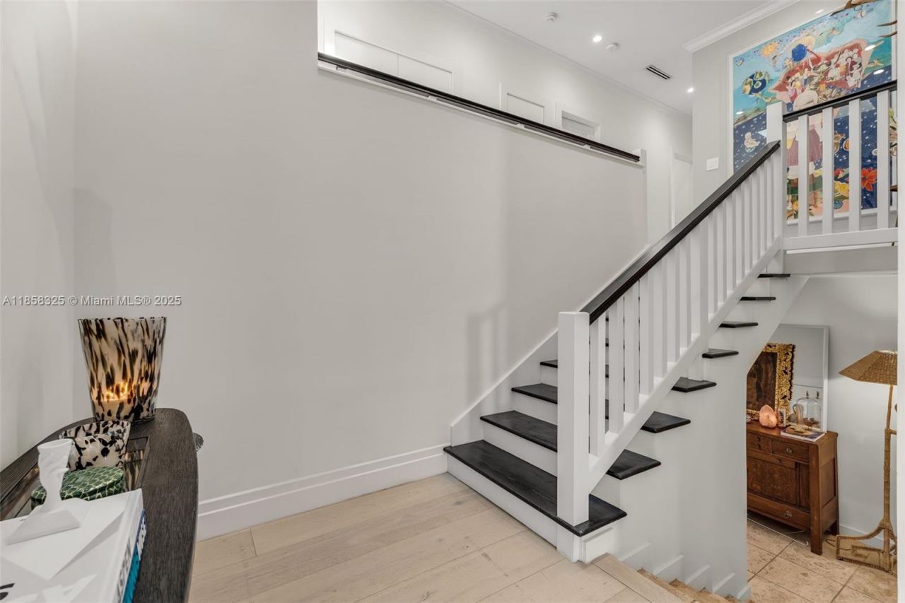 285 W Enid Dr, Key Biscayne, FL 33149 Photo