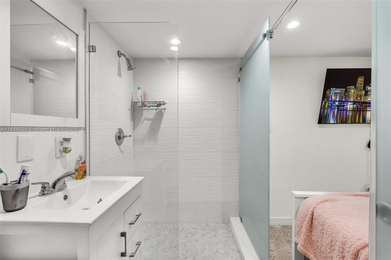 285 W Enid Dr, Key Biscayne, FL 33149 Photo