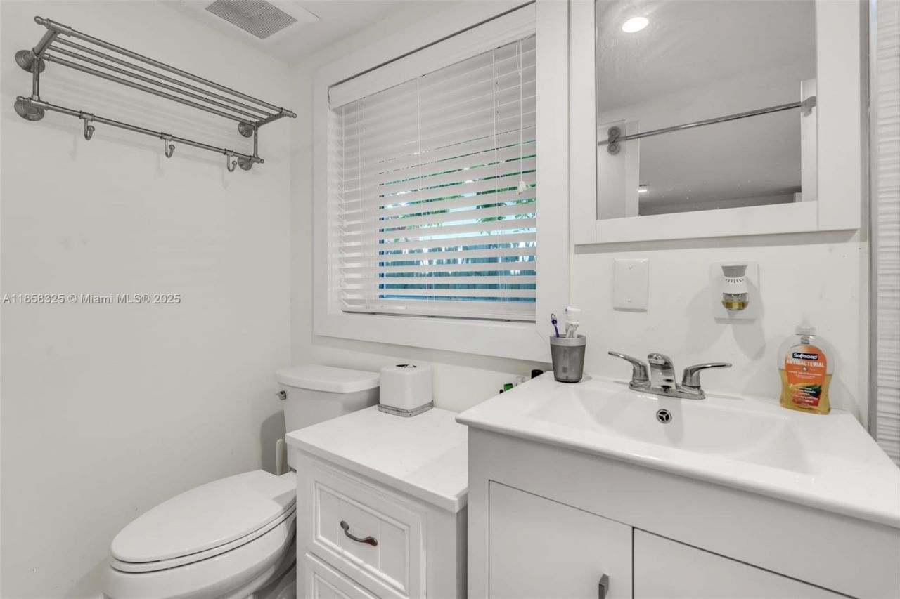 285 W Enid Dr, Key Biscayne, FL 33149 Photo