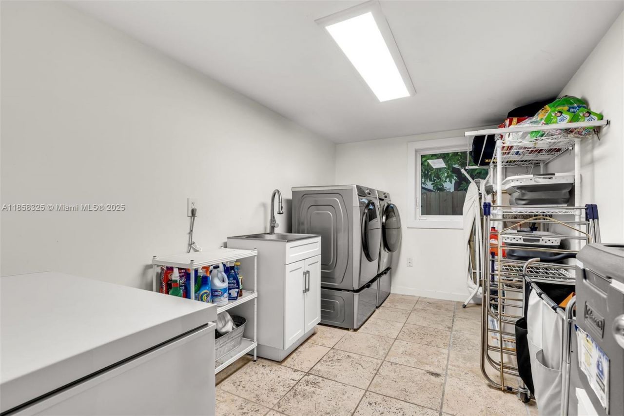 285 W Enid Dr, Key Biscayne, FL 33149 Photo