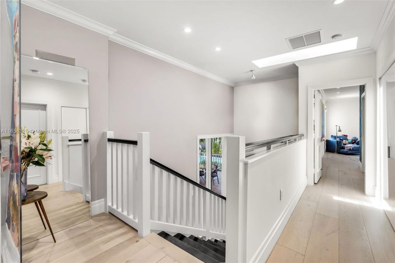 285 W Enid Dr, Key Biscayne, FL 33149 Photo