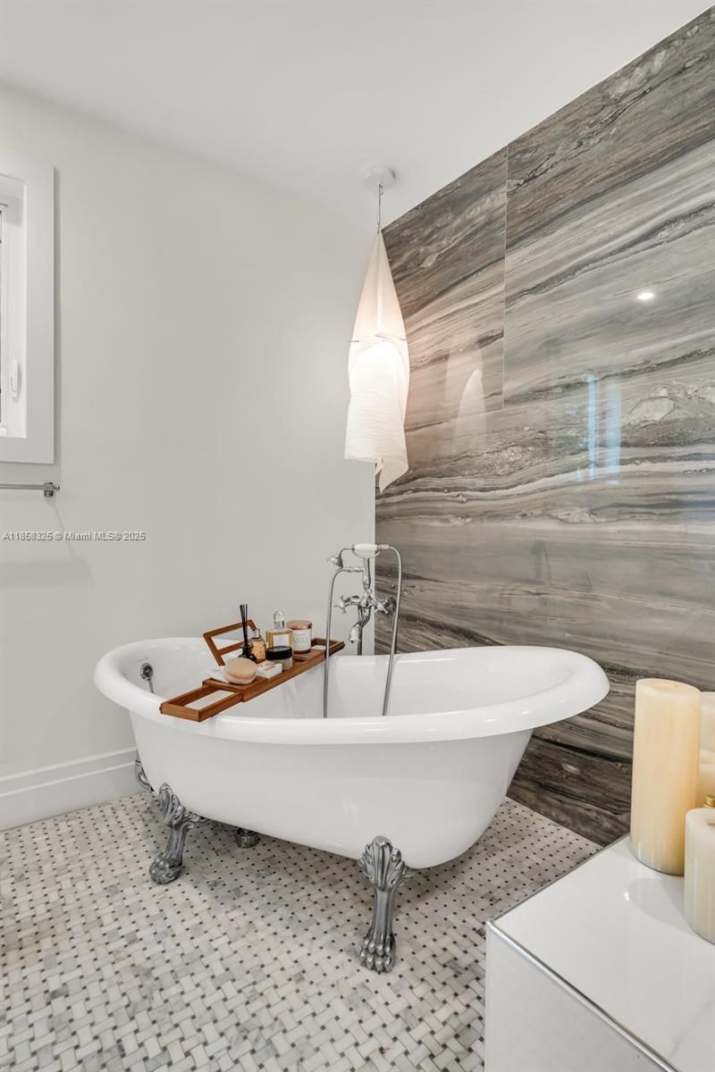 285 W Enid Dr, Key Biscayne, FL 33149 Photo