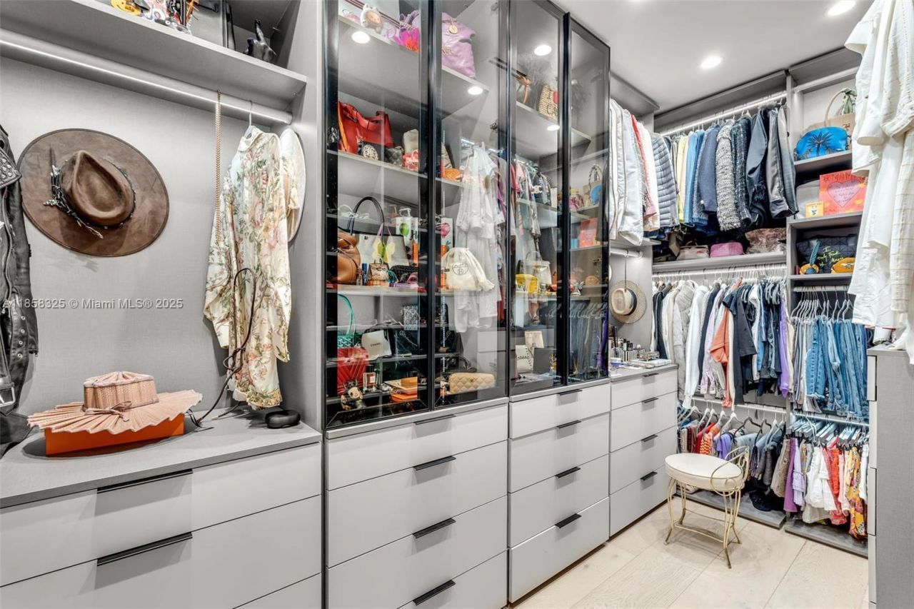 285 W Enid Dr, Key Biscayne, FL 33149 Photo